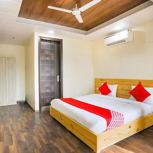 3* Hotel Oyo 71521 Crown